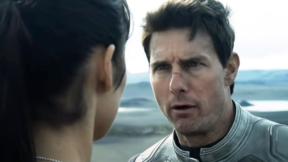 Tom Cruise goes to war with himself in new movie Oblivion. (Trailer)