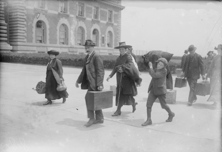 Immigrants arriving at Ellis Island fueled economic growth around the turn of the 19th century. (Photo: U.S. Library of Congress)