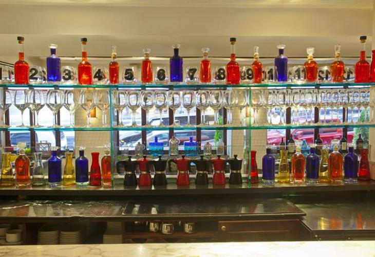The T Bar Steakhouse and Lounge has become an Upper East Side fixture. (Photo: T Bar)