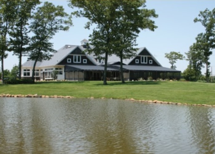 Stonewall's in Riverhead is located in the middle of a golf course.