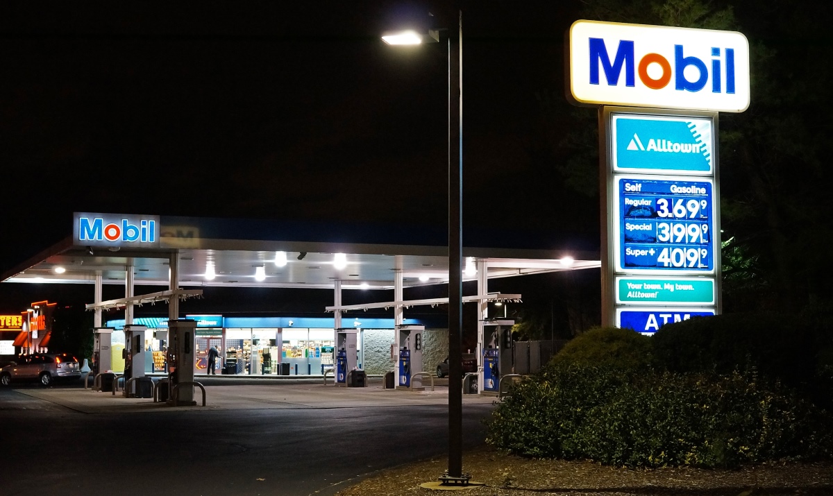 Mobil Gas station, big oil, gas prices