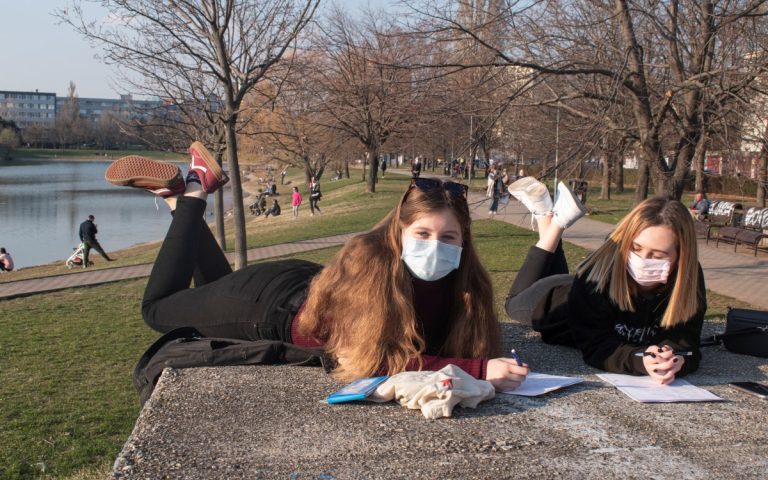 Face masks are effective against COVID-19, new study finds. (Photo: Bratislava SG region)