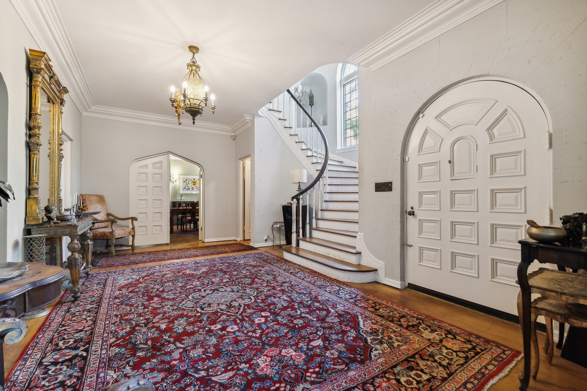 719 N Maple Dr, Beverly Hills, CA 90210