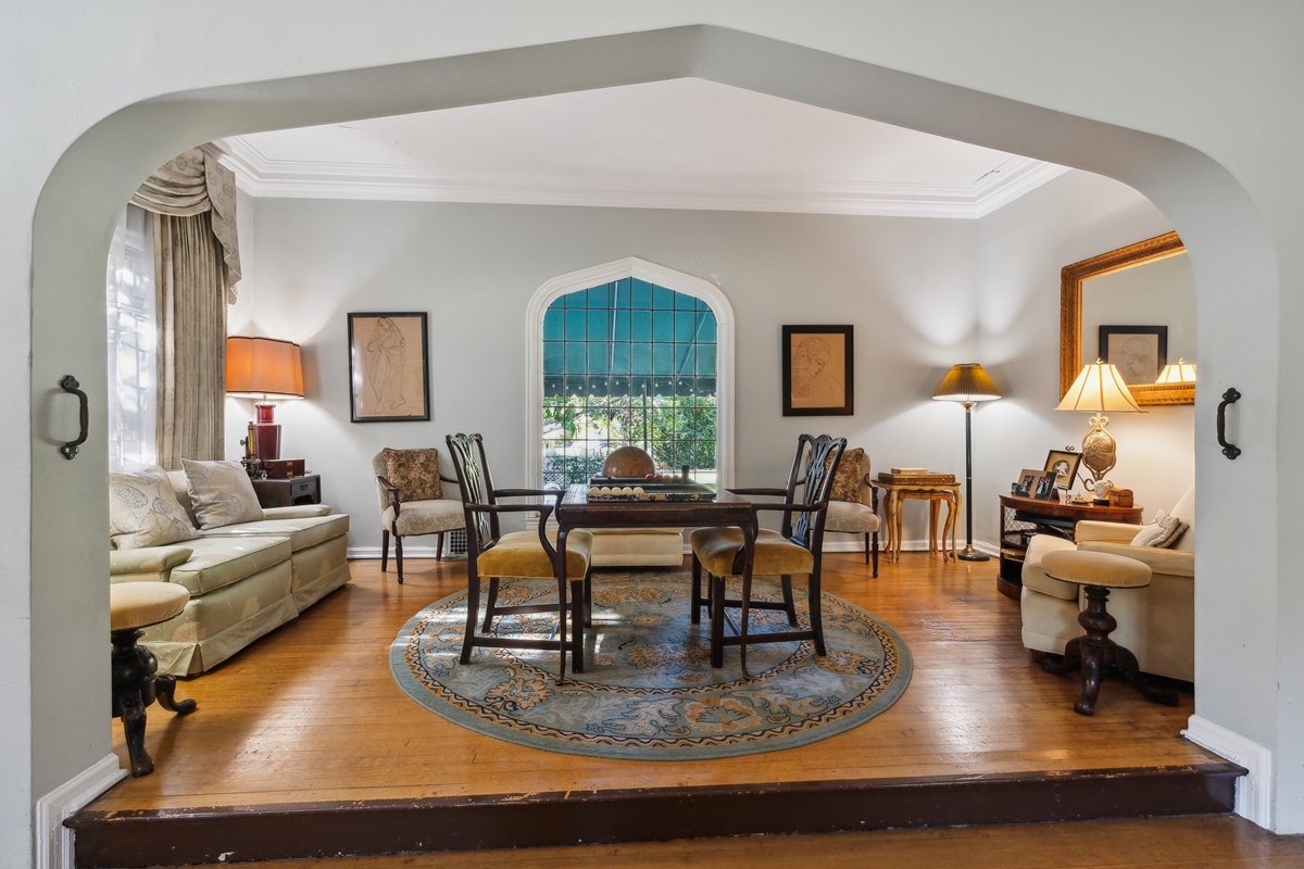 719 N Maple Dr, Beverly Hills, CA 90210