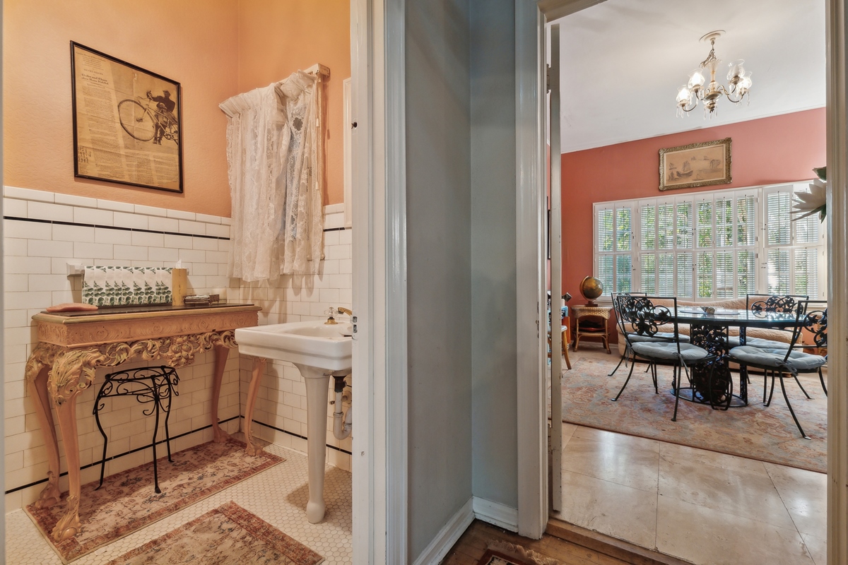 719 N Maple Dr, Beverly Hills, CA 90210