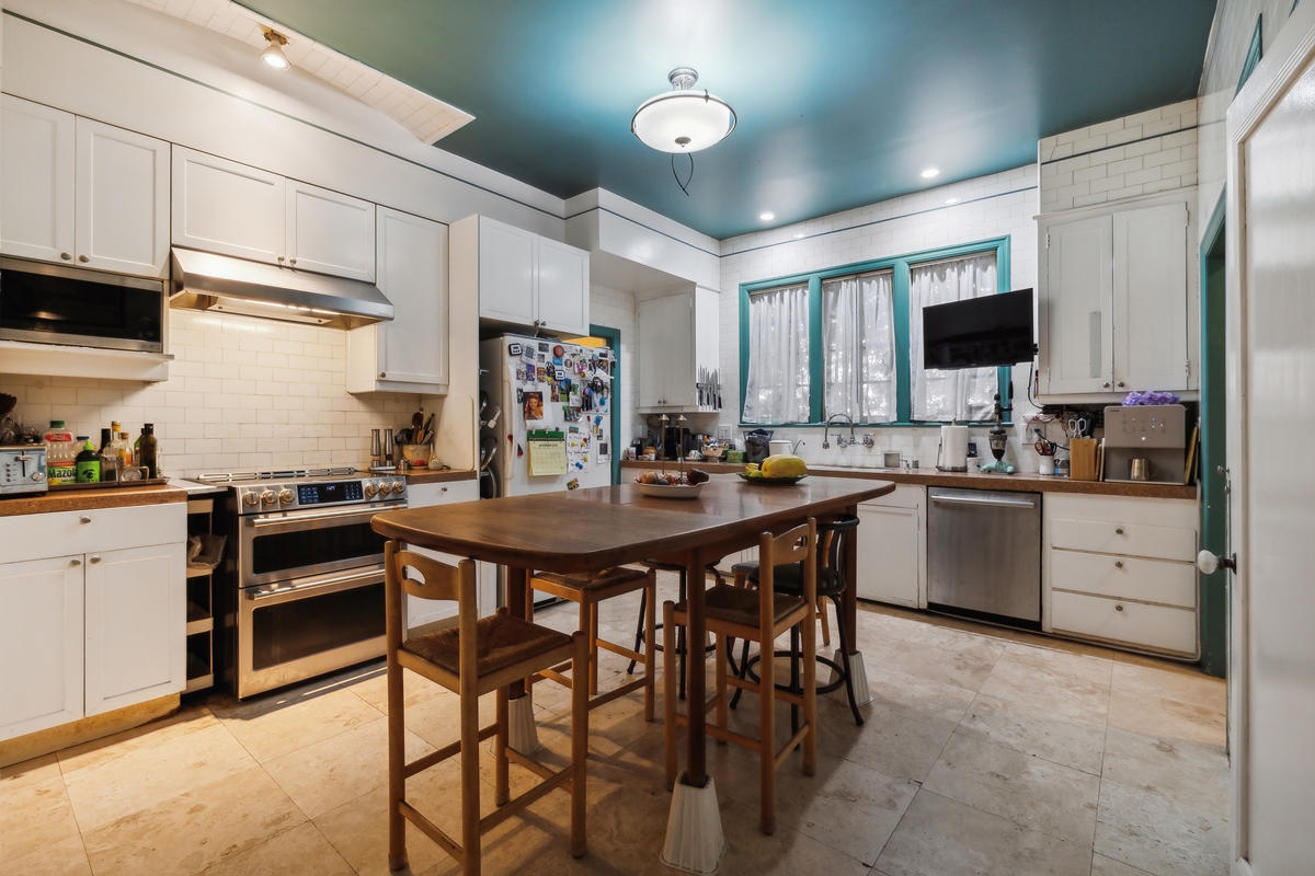 719 N Maple Dr, Beverly Hills, CA 90210