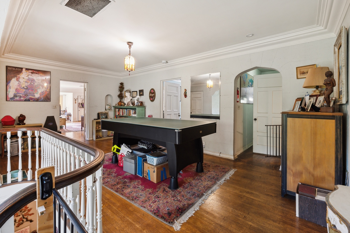 719 N Maple Dr, Beverly Hills, CA 90210
