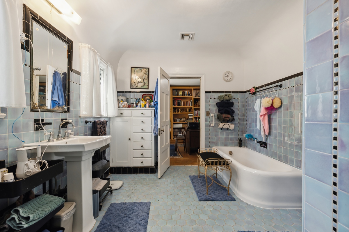 719 N Maple Dr, Beverly Hills, CA 90210