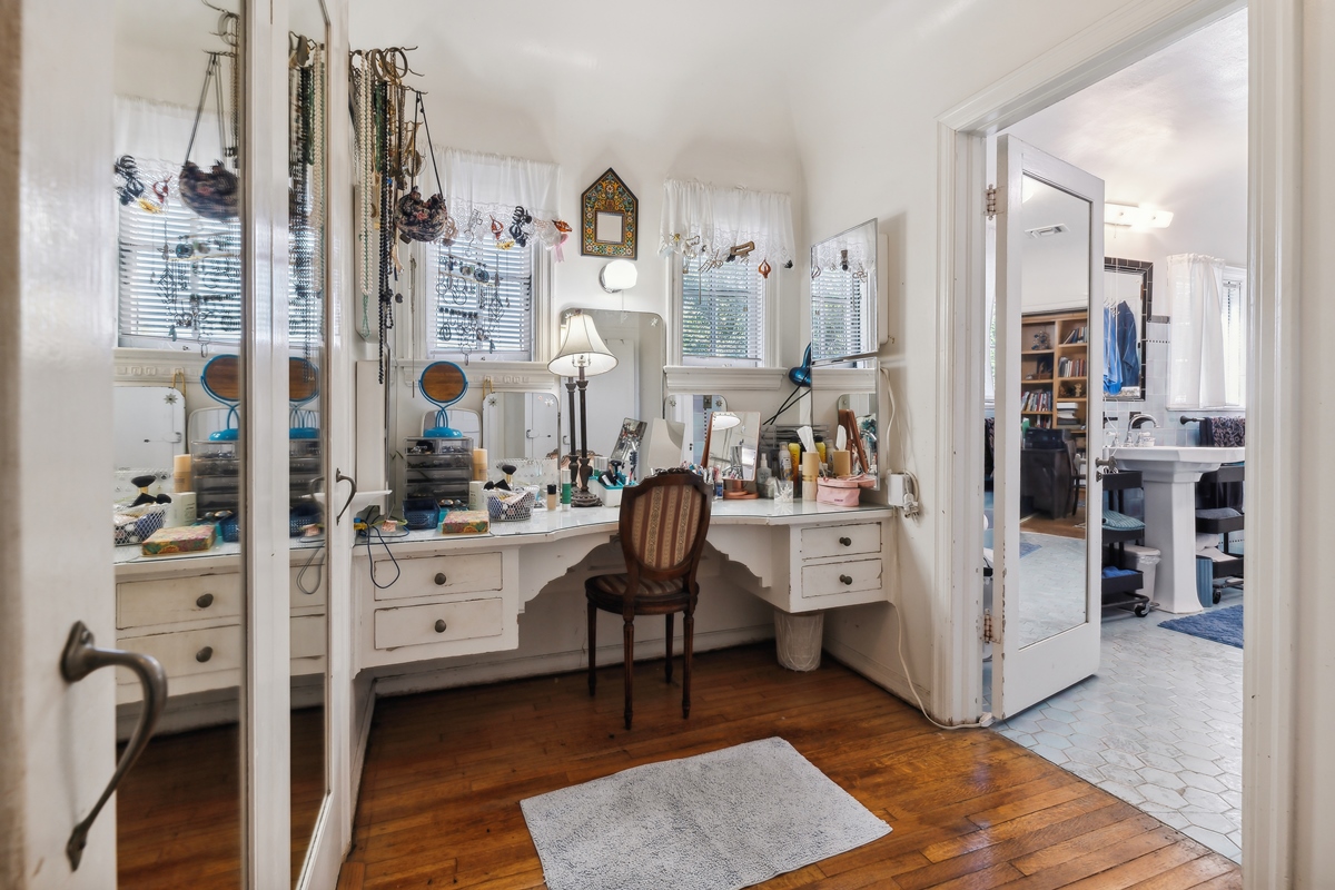 719 N Maple Dr, Beverly Hills, CA 90210