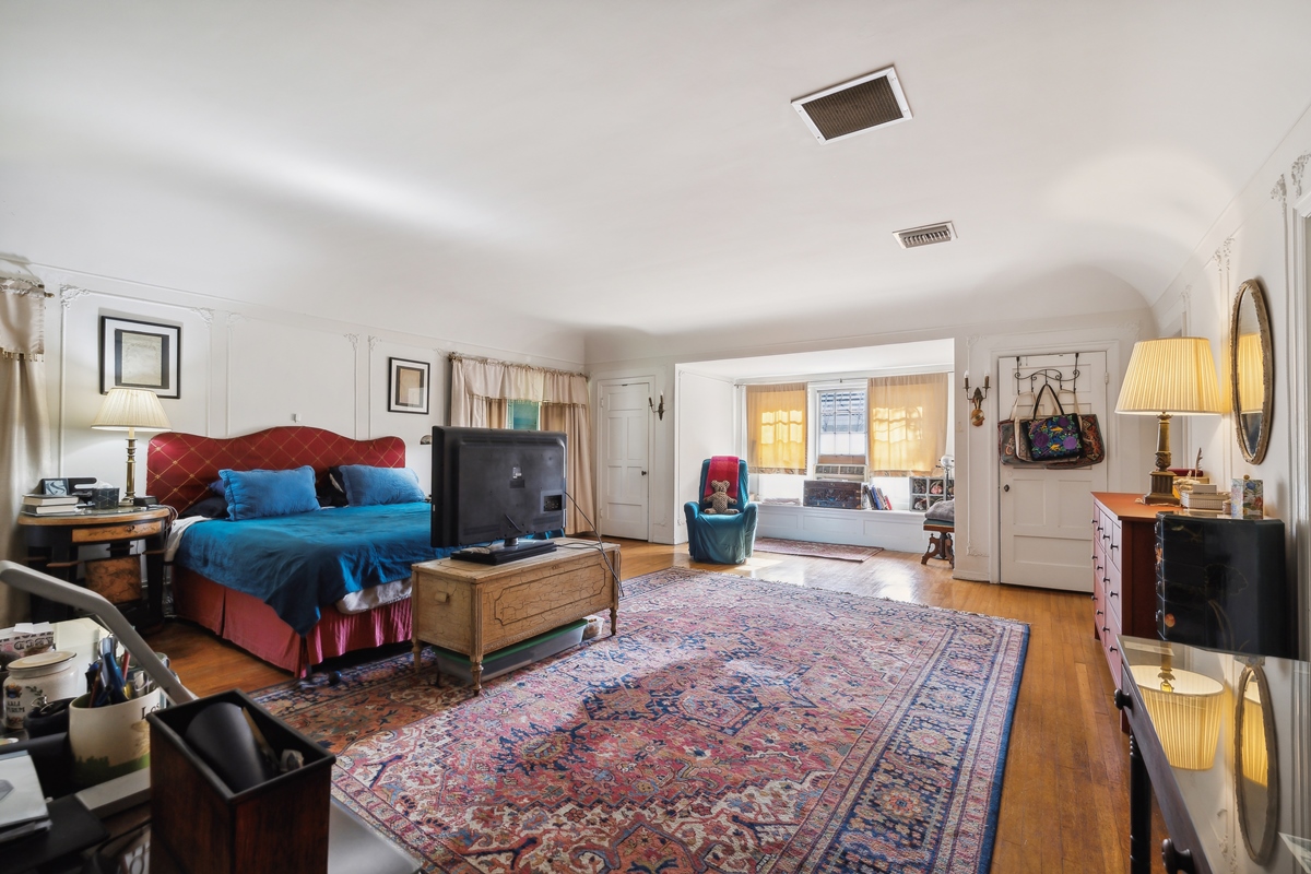 719 N Maple Dr, Beverly Hills, CA 90210