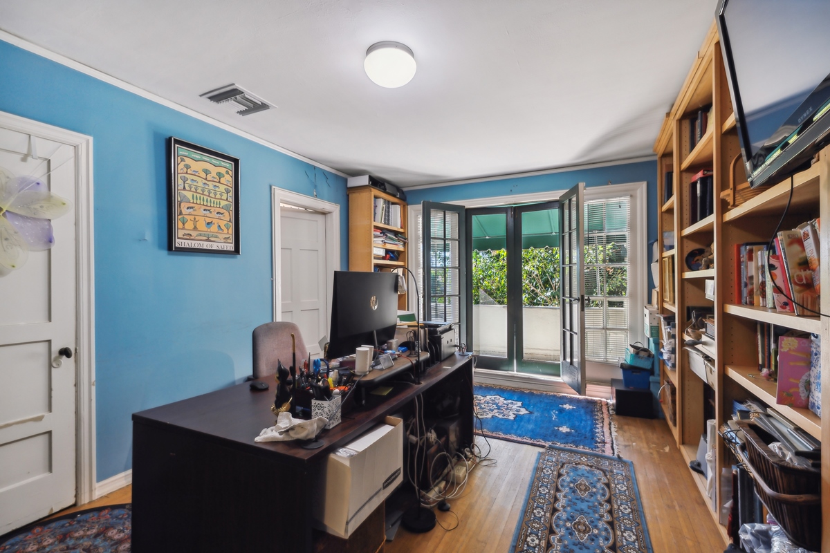 719 N Maple Dr, Beverly Hills, CA 90210