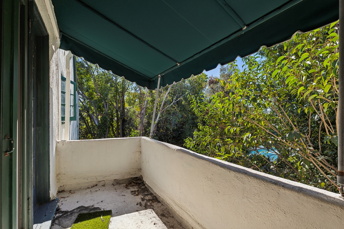 719 N Maple Dr, Beverly Hills, CA 90210