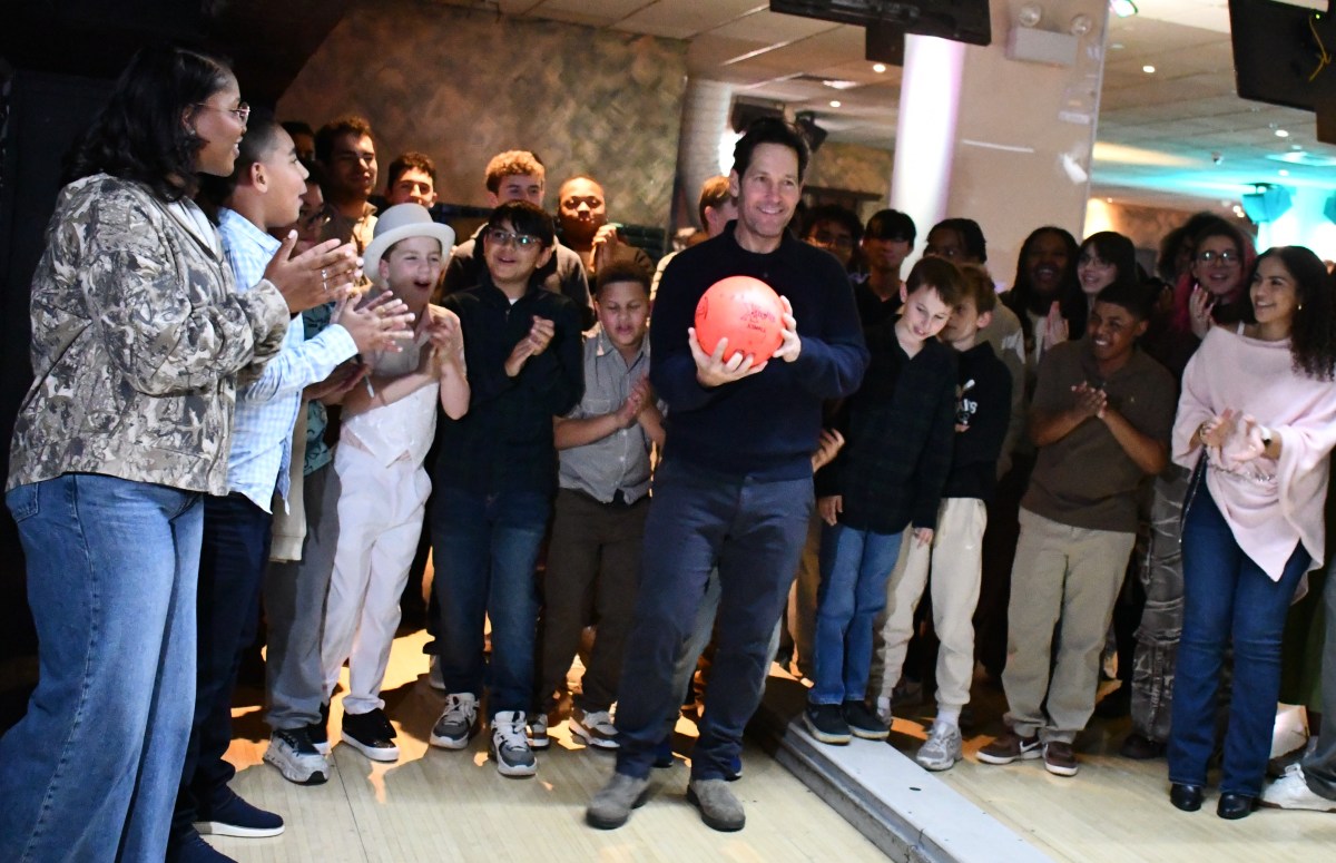 Paul Rudd gets ready to get the event rolling... literally! (Photo: Jason Steinberg)