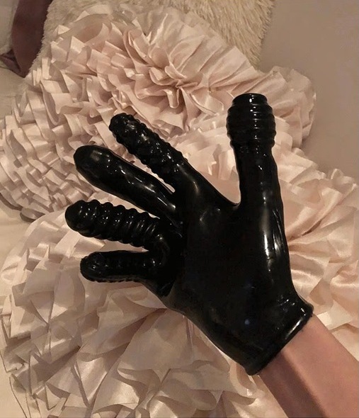 Jeffrey Epstein like to insert his fingers into the vaginas of his underage victim. He may have used this BDSM sex toy found in a police search. (Photo: HOC)