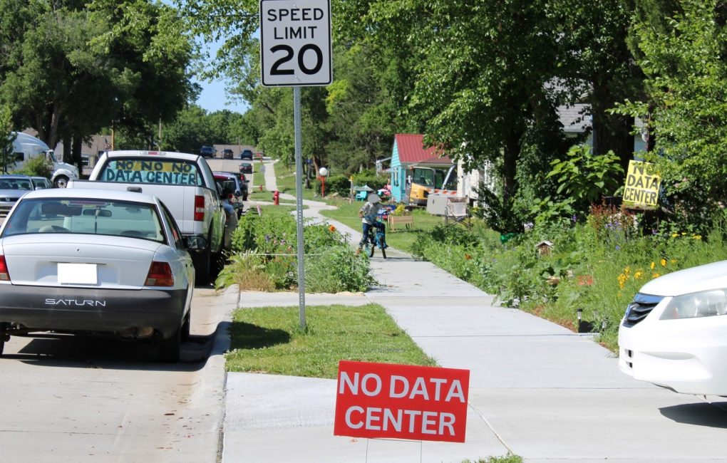 Grassroots protests against AI data centers have emerged in Trump strongholds like Kansas. (Photo: