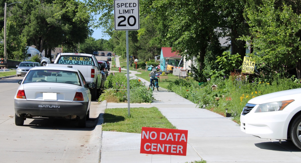 Grassroots protests against AI data centers have emerged in Trump strongholds like Kansas. (Photo: