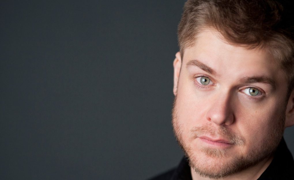 Shakespearean actor Jonathan Judge-Russo has found himself in an unlikely place... country music. (Photo: Laura Rose)