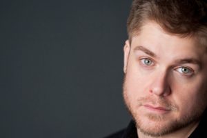 Shakespearean actor Jonathan Judge-Russo has found himself in an unlikely place... country music. (Photo: Laura Rose)