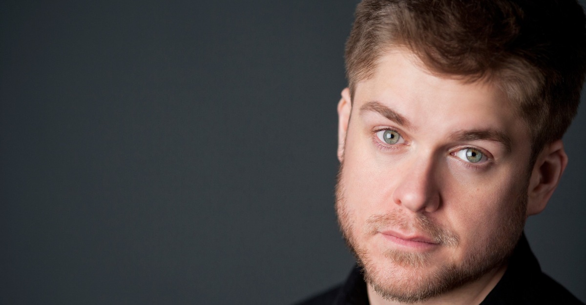 Shakespearean actor Jonathan Judge-Russo has found himself in an unlikely place... country music. (Photo: Laura Rose)