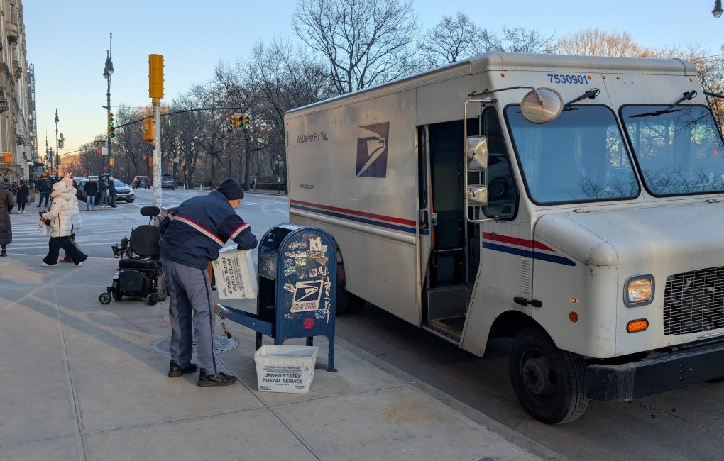 Under President Trump's executive order, the USPS would decide who votes by mail and whether ballots would be delivered. (Photo: )