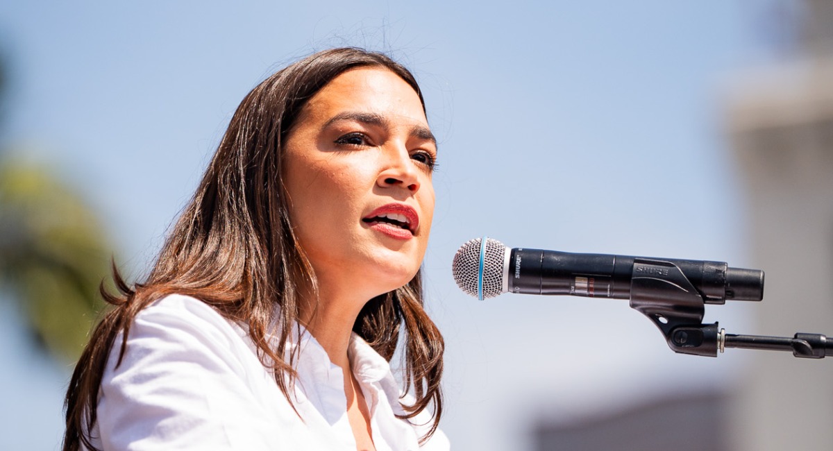 Alexandria Ocasio-Cortez is warning about a late influx of millions of dollars into midterm races from Elon Musk and Trump's personal PAC. (Photo: