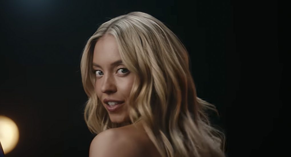 Actress Sidney Sweeney knows how to attract attention in her new sports betting ad. (Photo: Novig/ScreenCap)