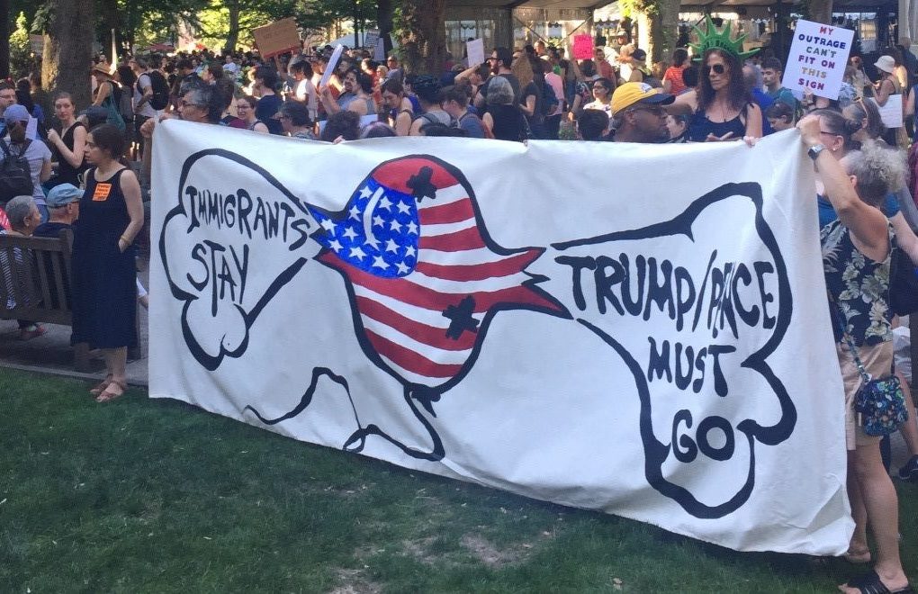 Philiadelphia citizens gather to protest ICE raids. (Photo: