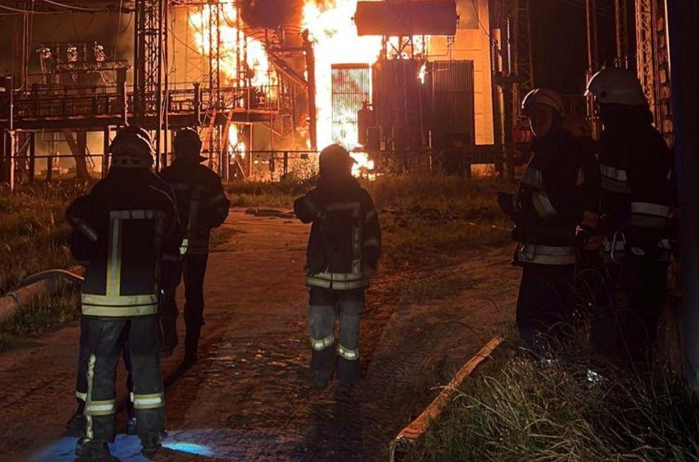 A Russian attack on Ukraine's electrical grid. (Photo: Unkraine National News)