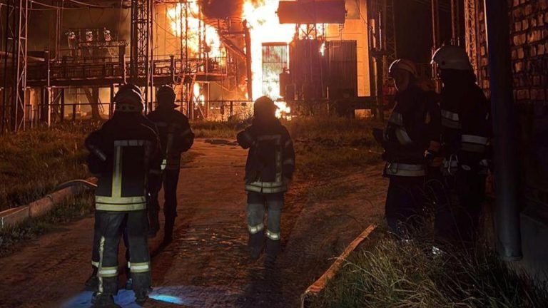 A Russian attack on Ukraine's electrical grid. (Photo: Unkraine National News)