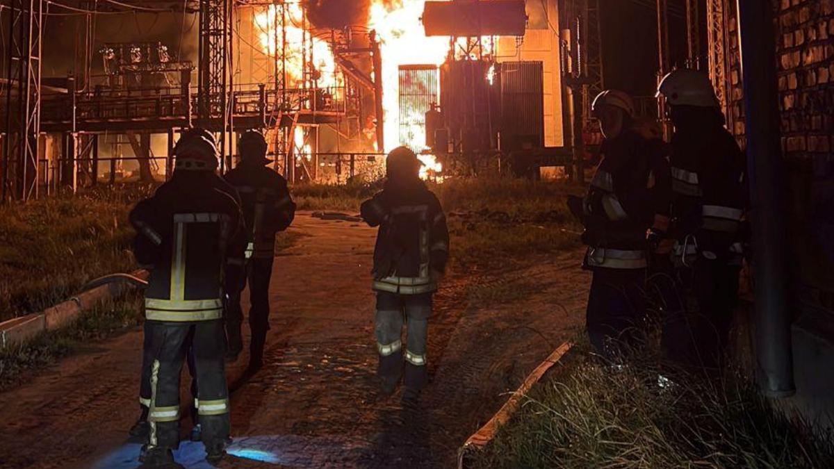 A Russian attack on Ukraine's electrical grid. (Photo: Unkraine National News)