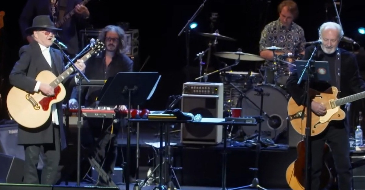 Micky Dolenz (l) and Mike Nesmith perform "Last Train to Clarksville" during their 2021 tour. (Photo: ScreenCap)