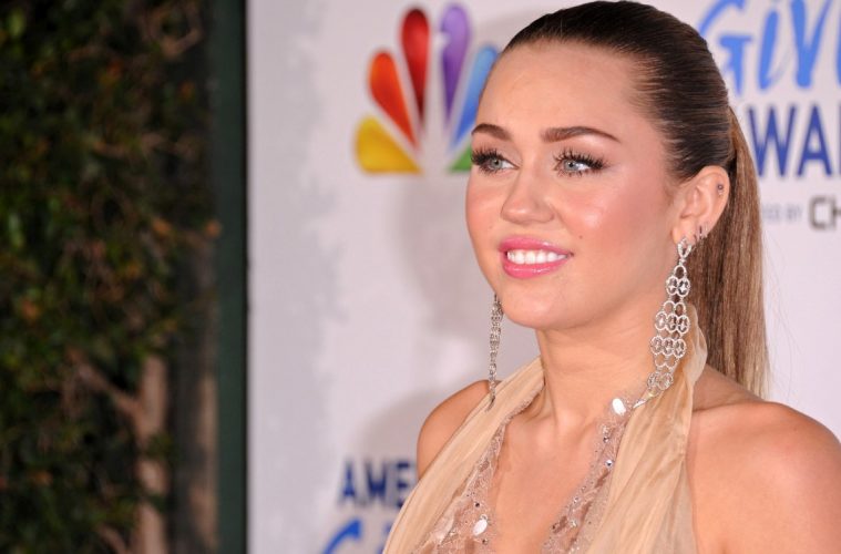 Miley Cyrus sizzled at the American Giving Awards. (Phoro: AGA)