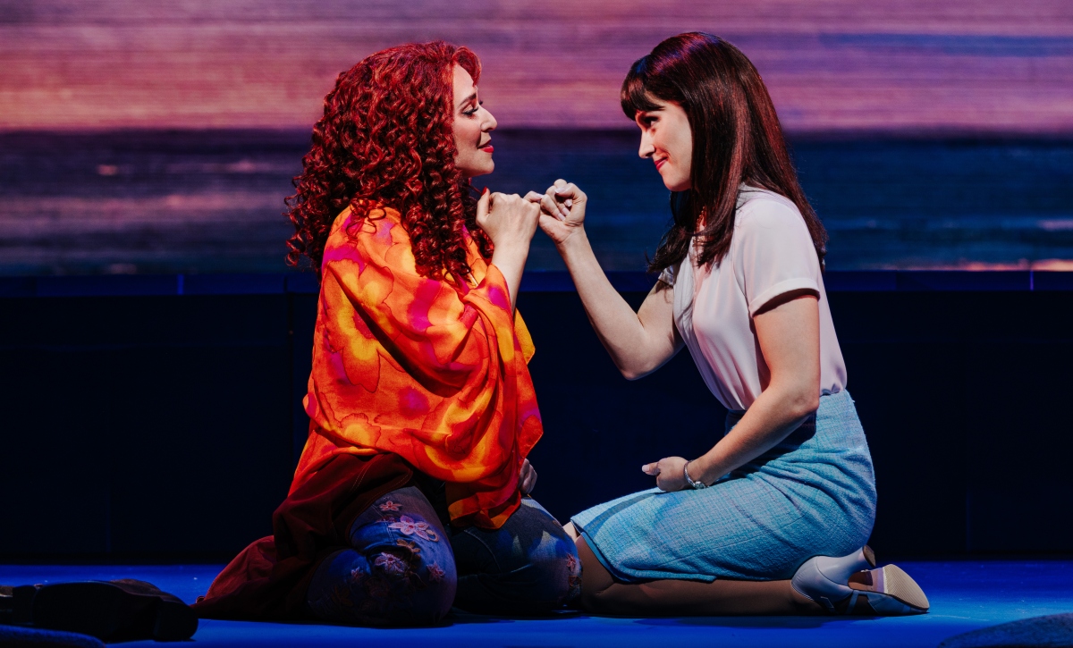 Jessica-Vosk-and-Kelli-Barrett-star-as-Cee-Cee-Bloom-and-Bertie-White-in-BEACHES-A-NEW-MUSICAL