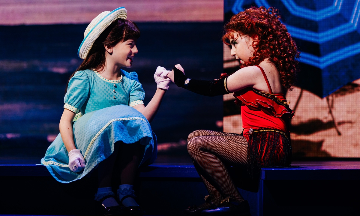 48-Zeya-Grace-left-and-Samantha-Schwartz-right-as-Little-Bertie-and-Little-Cee-Cee